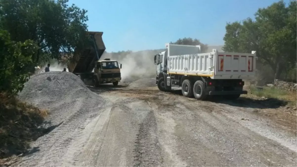 Efeler\'deki Yollar Bakımdan Geçiriliyor