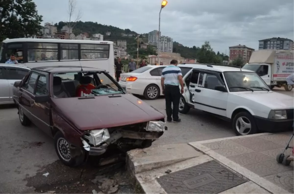 Fatsa\'da İki Ayrı Trafik Kazası: 4 Yaralı