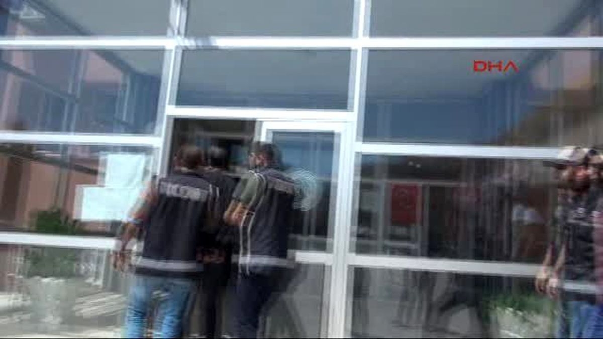 Hakkari\'de 3 Polis Adliyeye Çıkarıldı