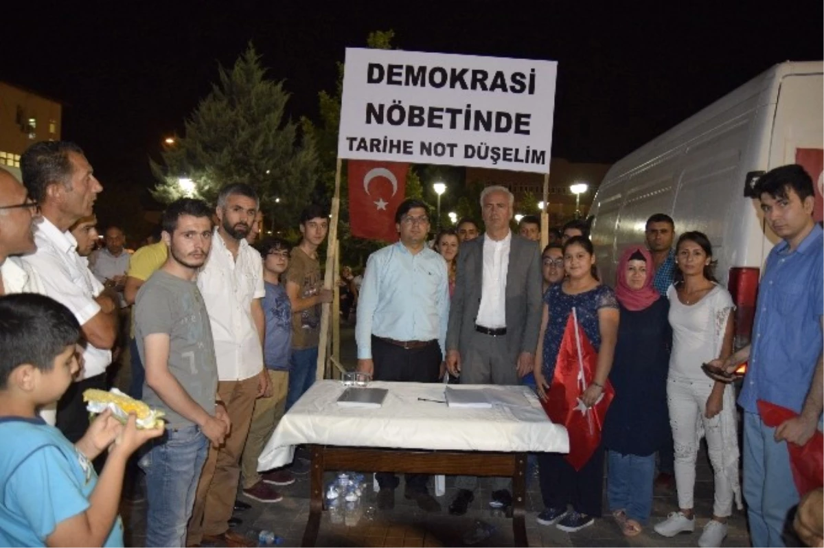 Kırıkkale\'de Demokrasi Nöbeti Sürüyor