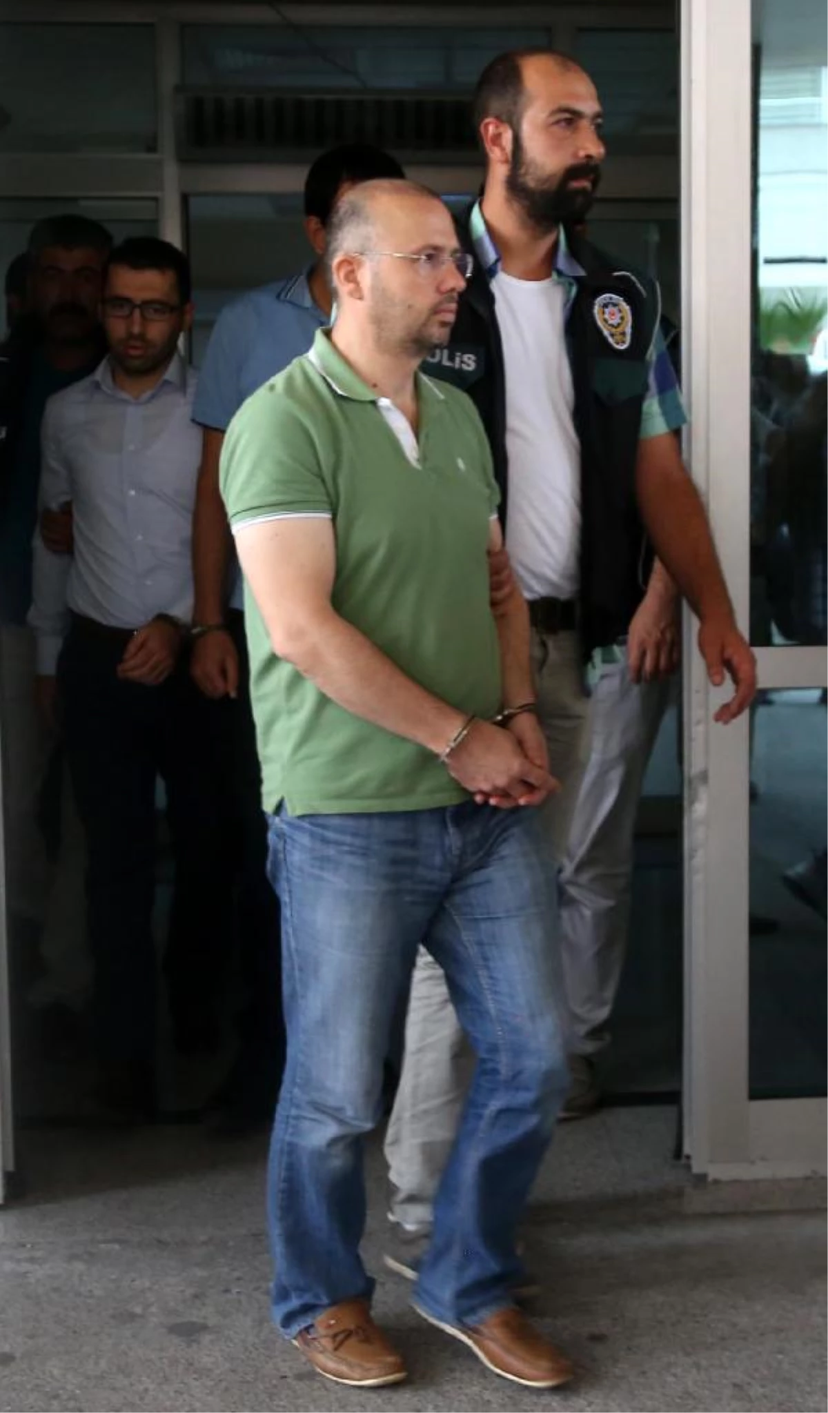 Mersin\'de 48 Hakim ve Savcı Tutuklandı