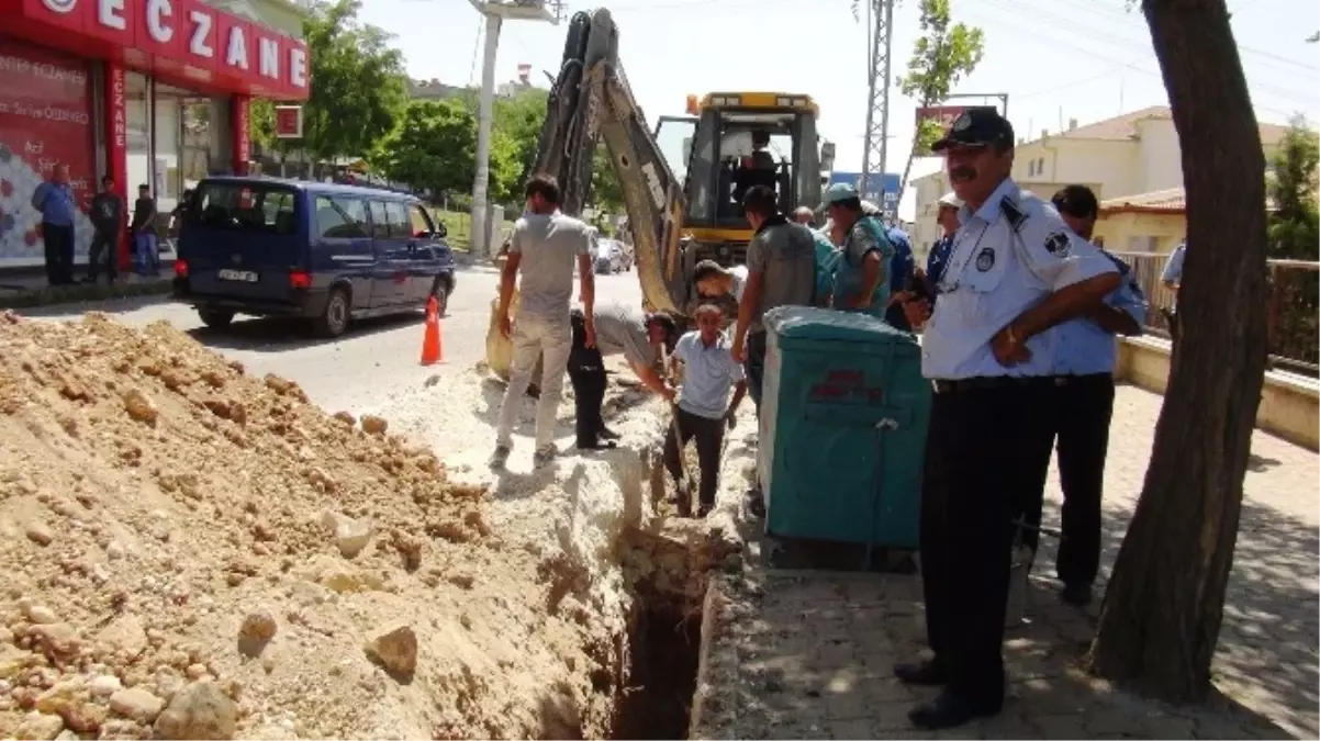 Patlayan Doğal Gaz Borusu Paniğe Neden Oldu