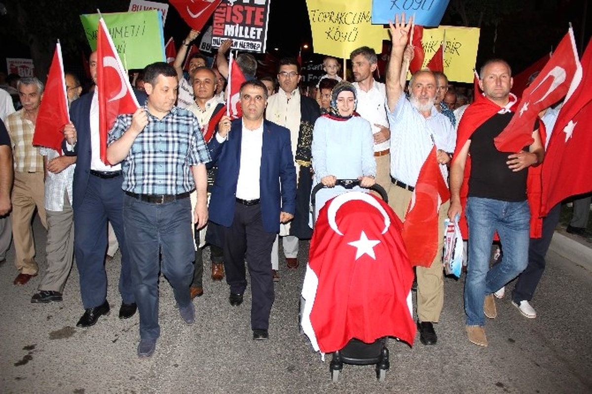 Safranbolu\'da Binlerce Kişi \'Demokrasi Yürüyüşü\' Yaptı
