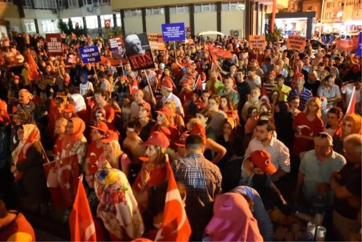 Sinoplular Demokrasi İçin Sabahladı