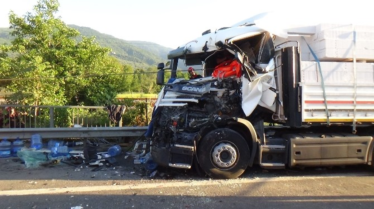 Tem\'de Trafik Kazası: 1 Ölü, 1 Yaralı