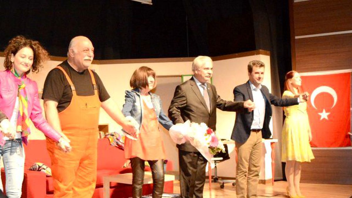 Tiyatro Oyuncuları 'Yaşasın Demokrasi' Yürüyüşü Yapacak