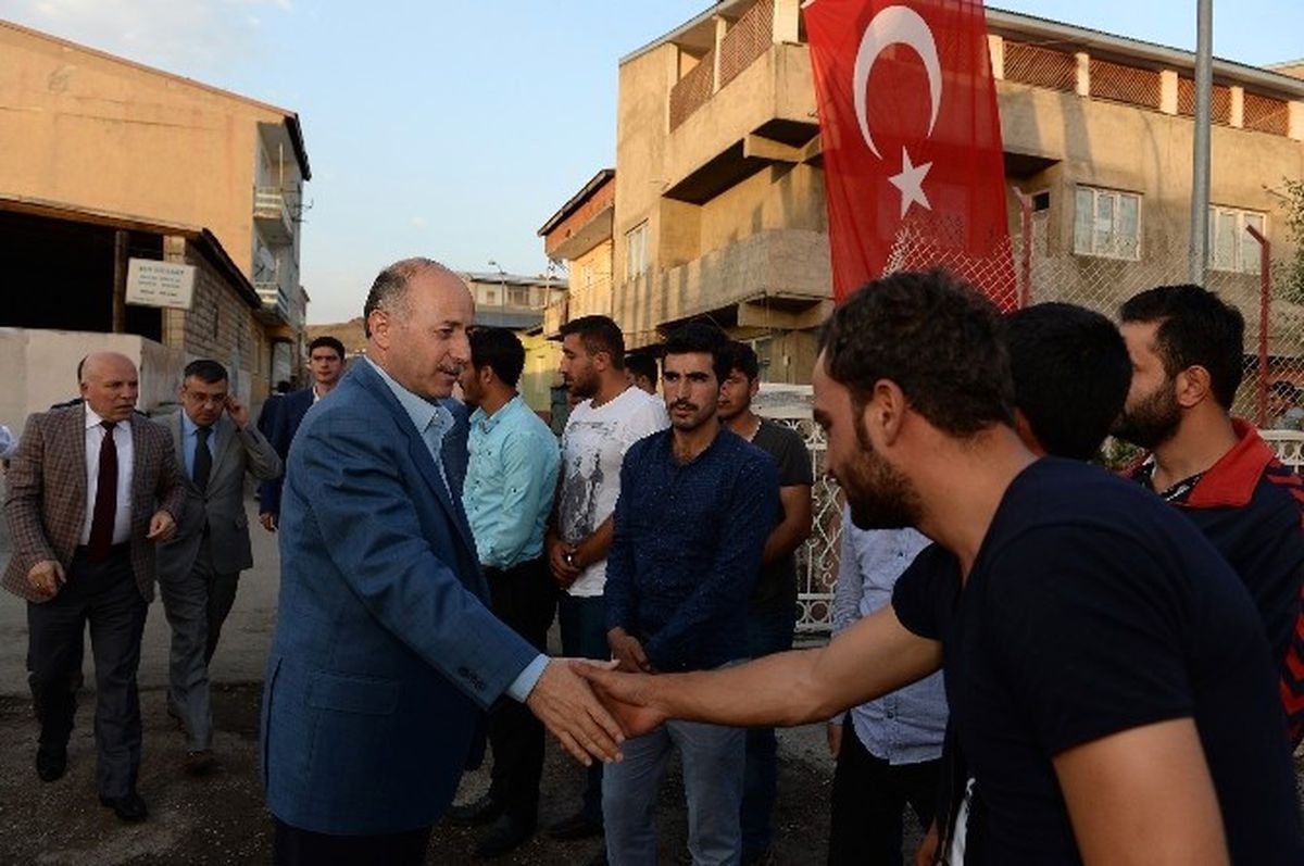 Vali Azizoğlu, Şehit Polis Yakup Sürücü\'nün Ailesine Taziye Ziyaretinde Bulundu