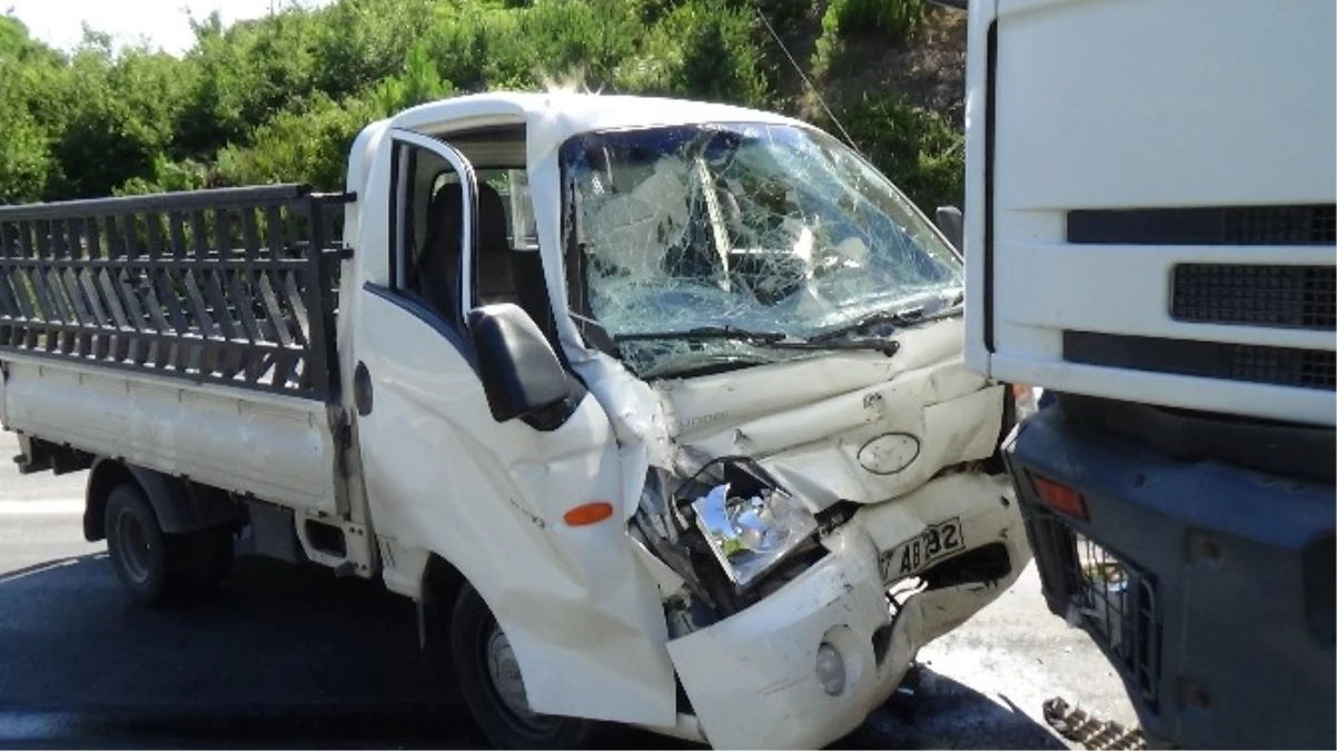 Yaralı Yakını Kaza Yapan Sürücüye Saldırdı
