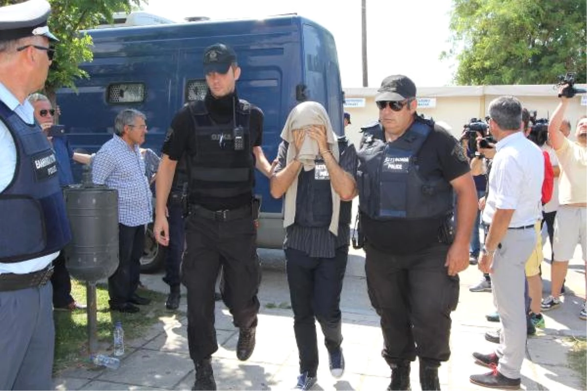 Yunanistan\'a Kaçan 8 Asker Dedeağaç\'ta Suçüstü Mahkemesinde Hakim Karşısına Çıktı (3)