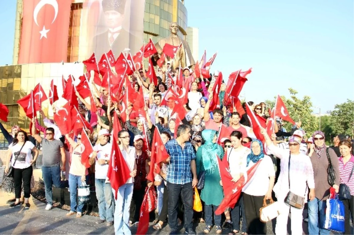 Aydın\'da Devlet Millet El Ele Demokrasiye Sahip Çıktı