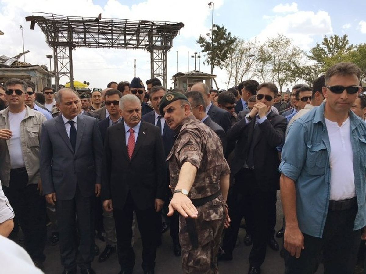 Başbakan Yıldırım Özel Harekat Daire Başkanlığı\'nda İncelemelerde Bulundu