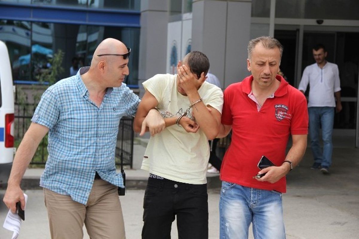 Birlikte İçki İçtiği Arkadaşını Bıçakladı