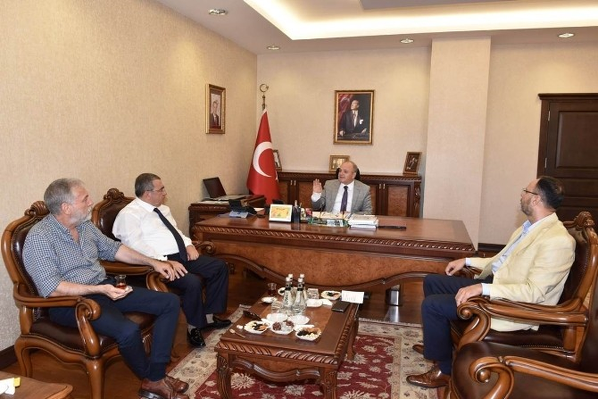 Borsa ve Oda Başkanlarından Vali Çakacak\'a Destek Ziyareti