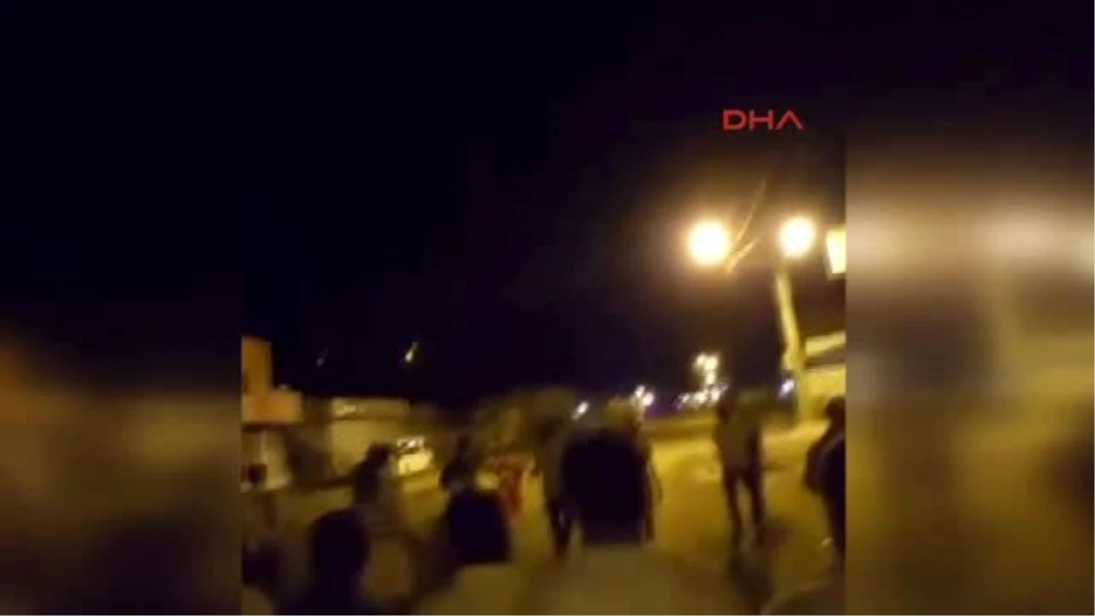 Cizre\'de Halk, 15 Temmuz Gecesi Askeri Aracın Önüne Geçti
