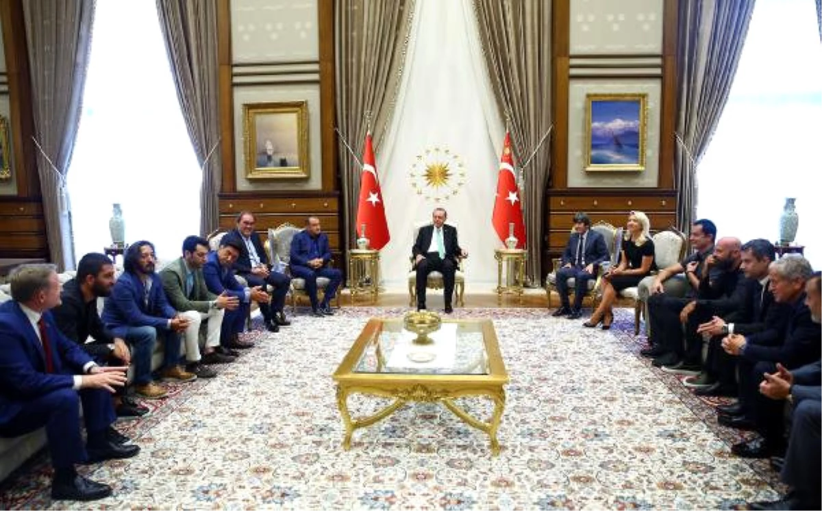 Cumhurbaşkanı Erdoğan Cemil Çiçek, Sanat ve Spor Camiasını Kabul Etti