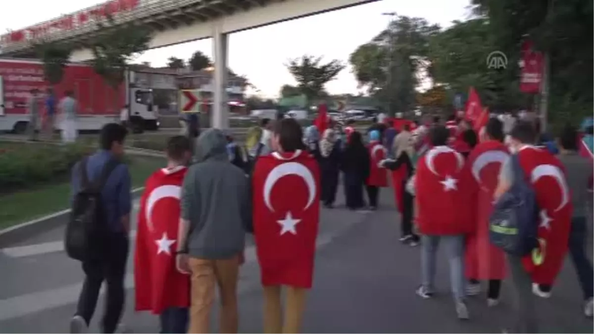 Darbeye Karşı Boğaziçi Köprüsündeyiz"