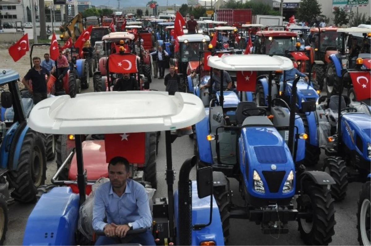 Darbeye Karşı Yüzlerce Traktörle Tepki Konvoyu