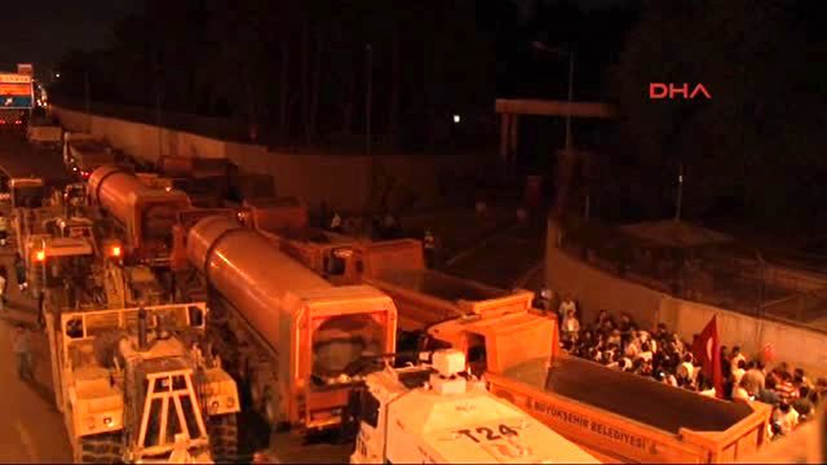 Hasdal Kışlası ve İl Jandarma Komutanlığı Önünde "Darbe Girişimi" Protestosu
