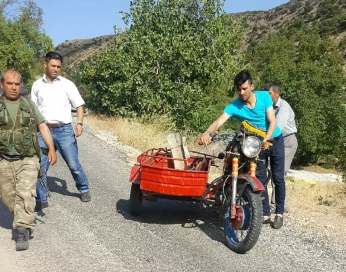 Motosiklet Şarampole Uçtu: 1 Ölü, 1 Yaralı