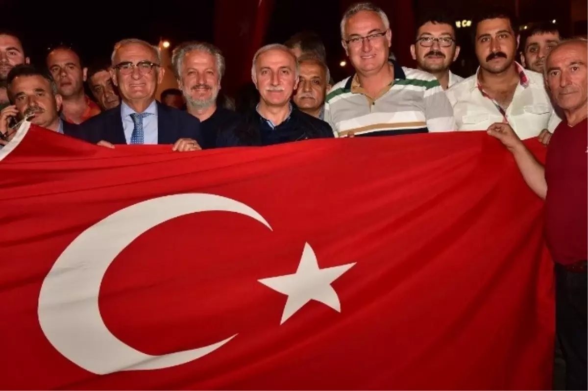 Samsun, İlçeleriyle Beraber Demokrasi Nöbetinde