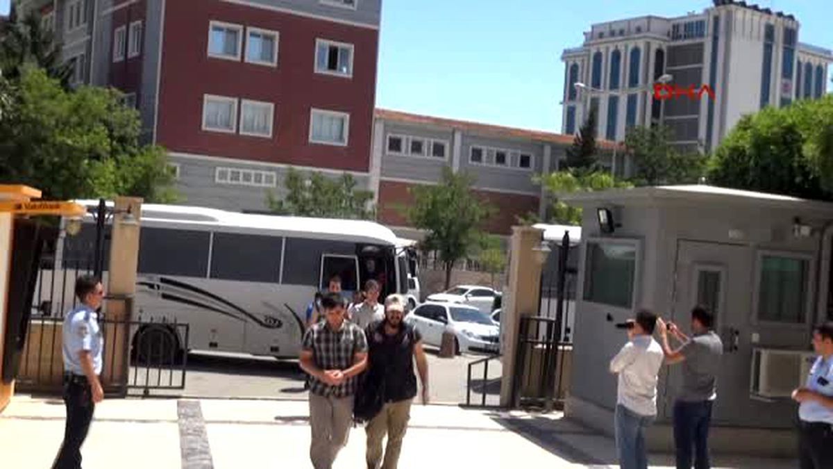 Şanlıurfa?da 30 Polis Adliyeye Çıkarıldı