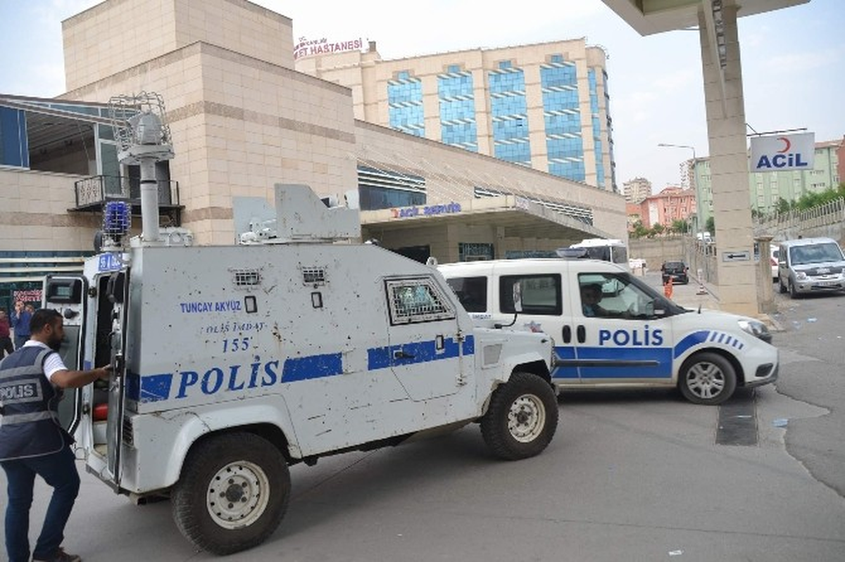Siirt\'te 22 Polis Gözaltına Alındı