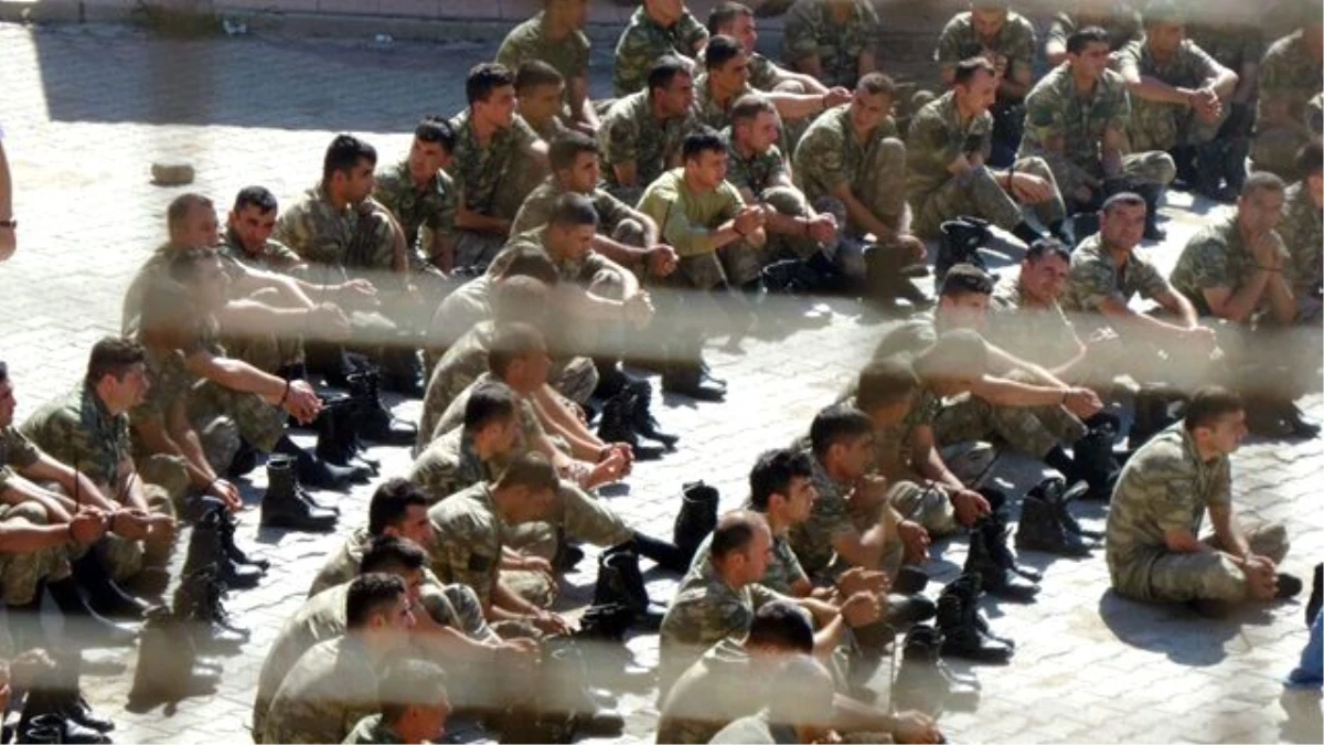 Şırnak\'ta Darbeci Askerlerin Kente Girmeye Çalışması Kamerada