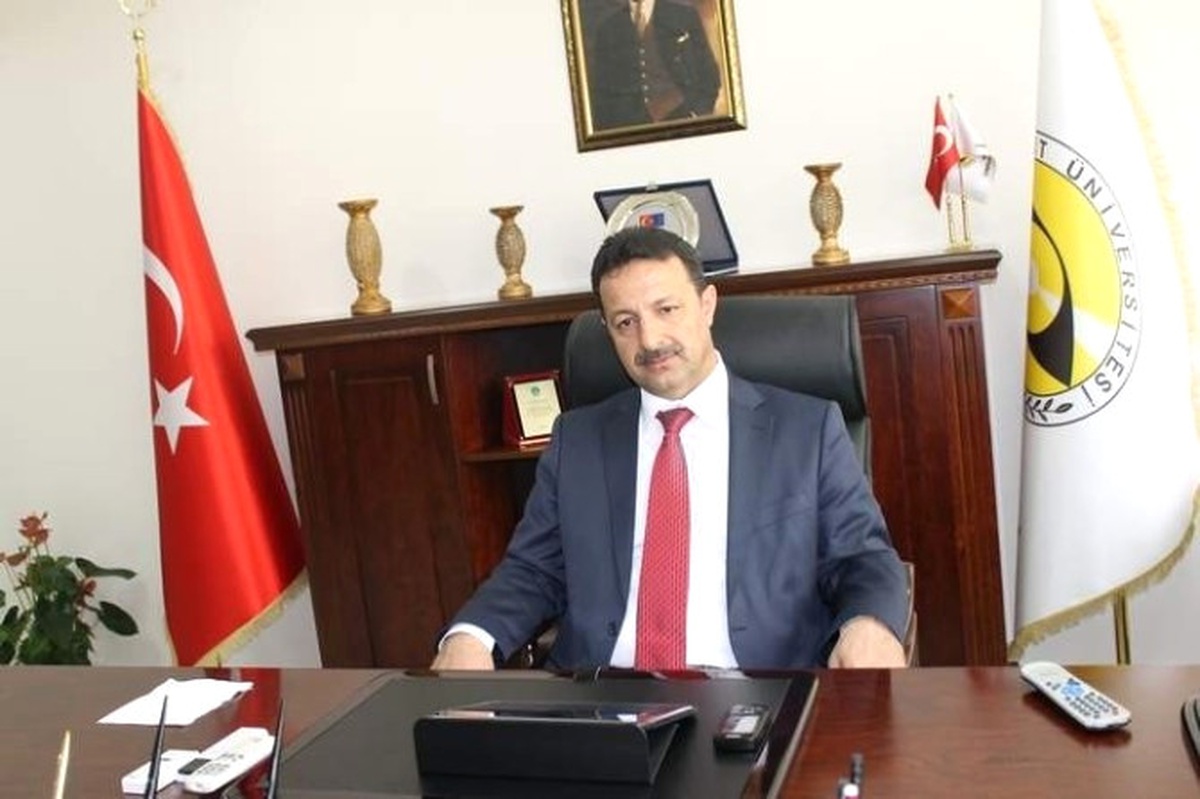 Siü\'de 15 Akademisyen Açığa Alındı