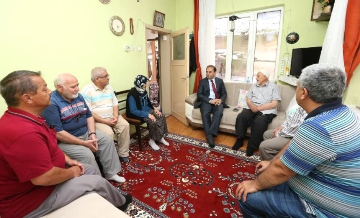 Vali Işık\'tan Demokrasi Şehidi Özsoy\'un Ailesine Taziye Ziyareti