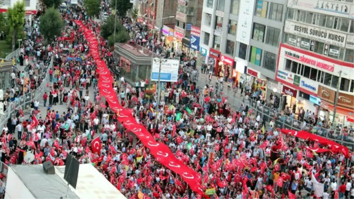 Van'dan Darbecilere Demokrasi Dersi