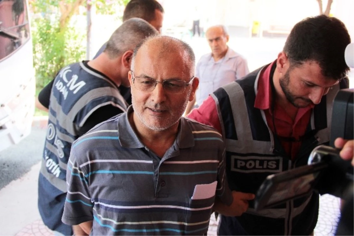 Adana\'da Gözaltına Alınan 17 Polis Adliyeye Sevk Edildi