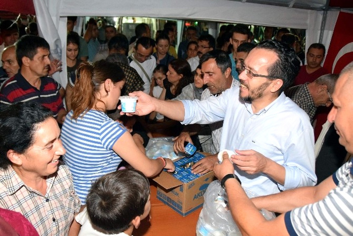 Adü Rektörü Bircan\'dan Demokrasi Nöbeti Tutan Vatandaşlara Destek
