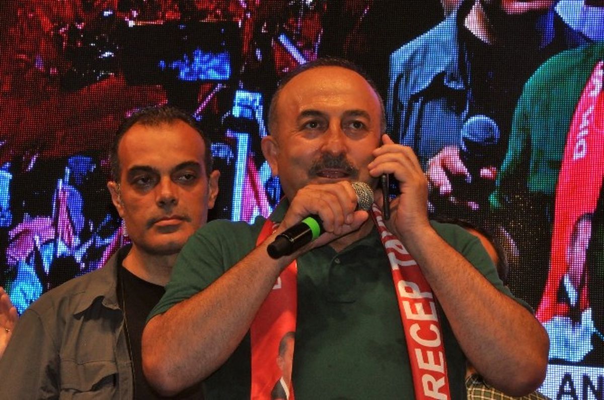 Bakan Çavuşoğlu: 'Darbeciler Benim Konutuma da İnmeye Çalıştılar'