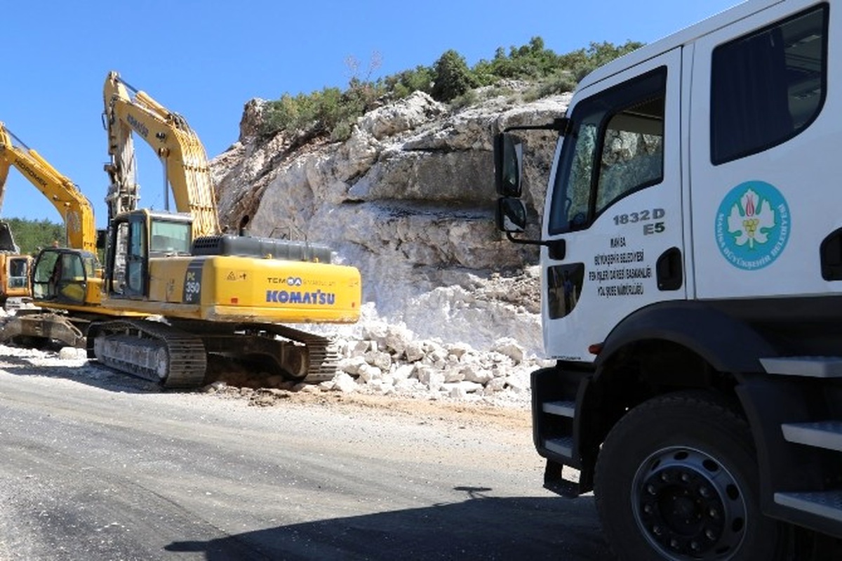 Büyükşehir, Kırkağaç\'ta Asfalt Sözünü Tutuyor