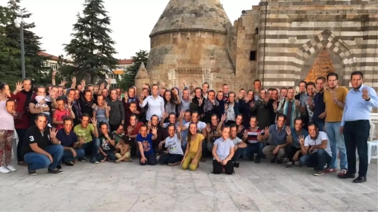 Cumhurbaşkanı Maskeleri ile Alanlara Demokrasi Nöbeti İçin Geldiler