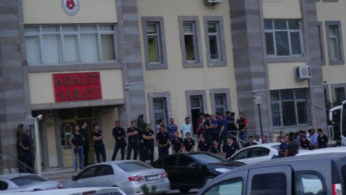 Doğubayazıt\'ta 4 Polis Tutuklandı