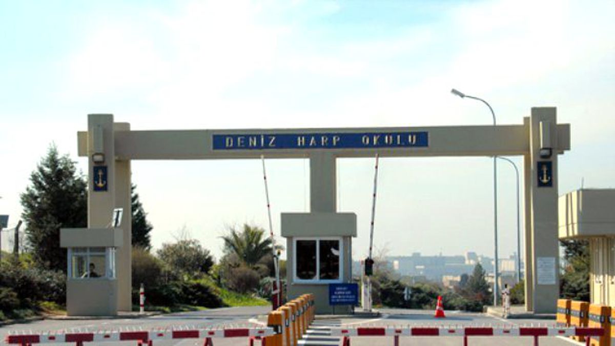 En Parlak Öğrencileri Eşcinsel İlişkiyle Suçlayıp Askeri Okuldan Attılar