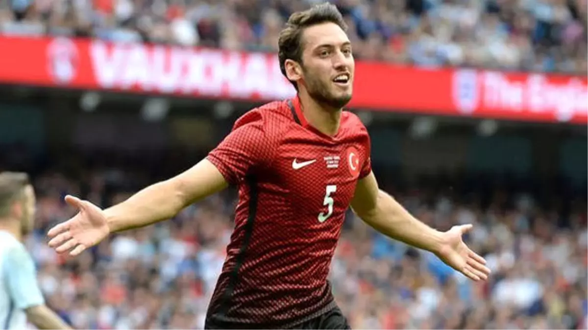 Hakan Çalhanoğlu: EURO 2016\'da Asıl Mevkimde Oynamadım