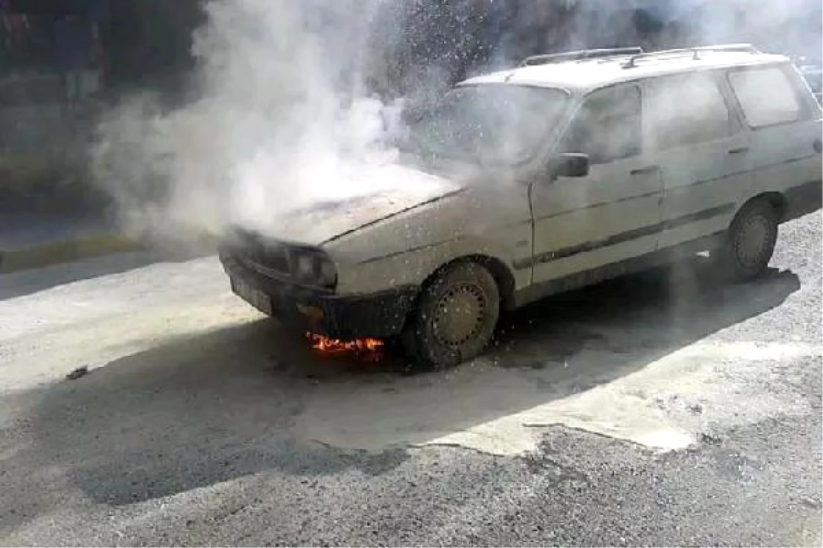 İslahiye\'de Seyir Halindeki Otomobil Yandı