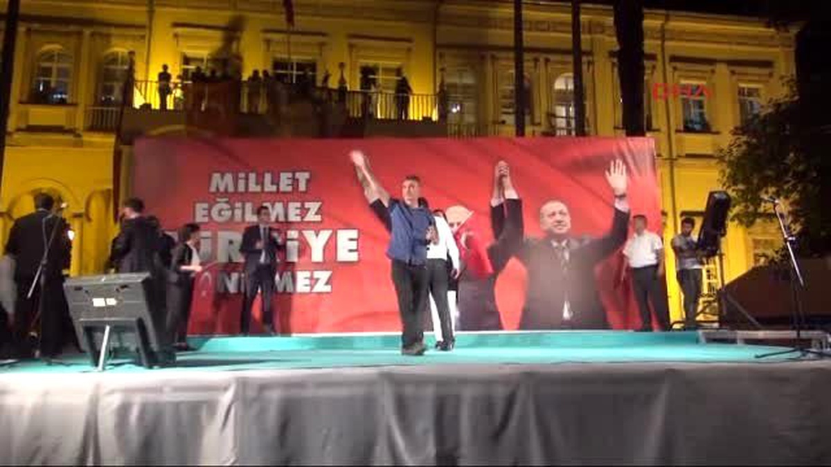 İzmir-Ünlülerden İzmir\'deki Demokrasi Nöbetine Büyük Destek
