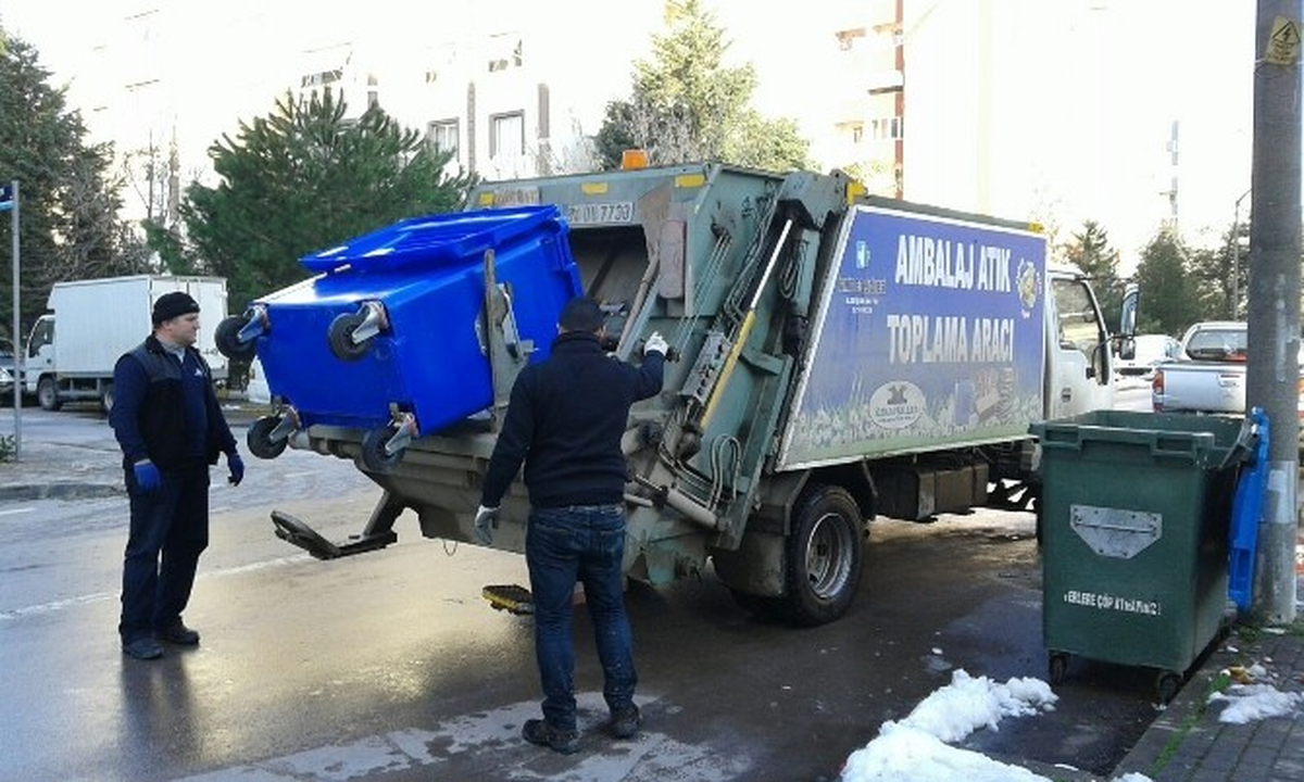 İzmit\'te Geri Dönüşüm Çalışmaları Devam Ediyor