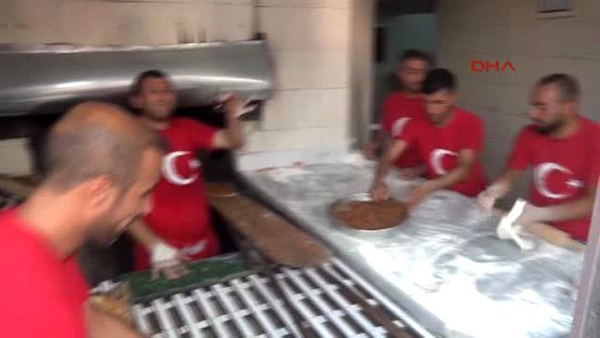 Nizip Fırıncılardan Darbe Protestosu