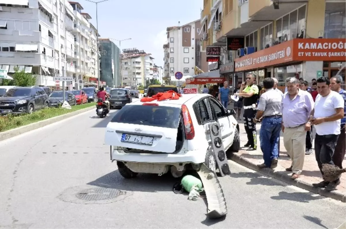 Polisten Kaçarken Ticari Taksiye Çarptı