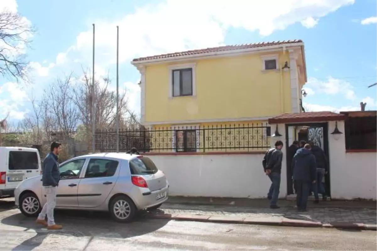 Selimiye Camii\'ndeki Selayı Engellemeye Çalışan Memur Serbest