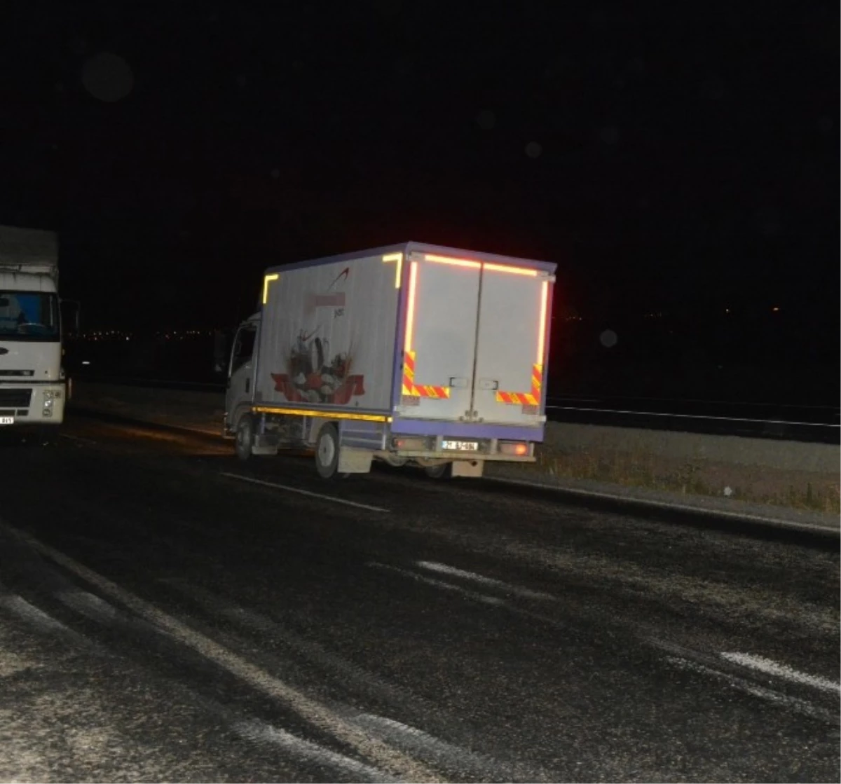 Teröristler, Karakolun Önüne Bomba Yüklü Kamyonet Bıraktı