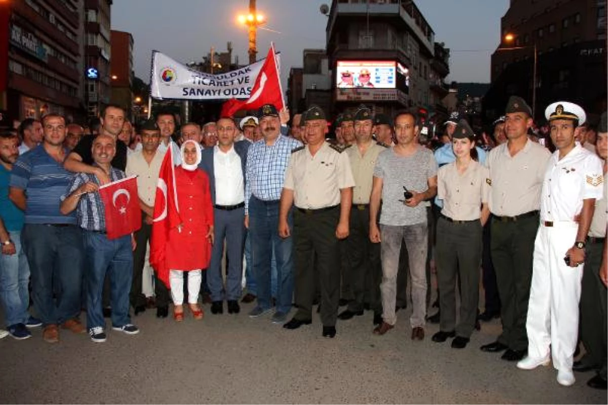 Zonguldak\'ta Darbe Girişimi Protestosu