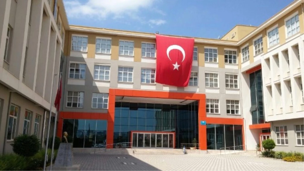 Adana\'da Kapatılan Okulların Tabelaları Söküldü