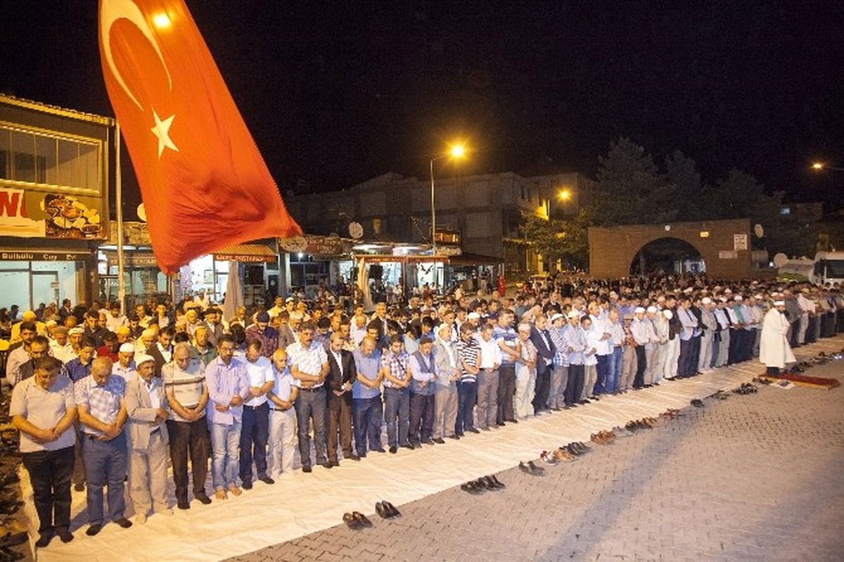Ahlat\'ta Şükür Namazı Kılındı