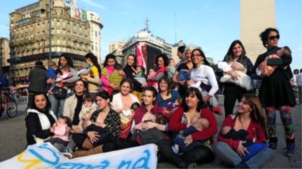 Arjantin\'de Toplu Emzirme Eylemi Yapıldı