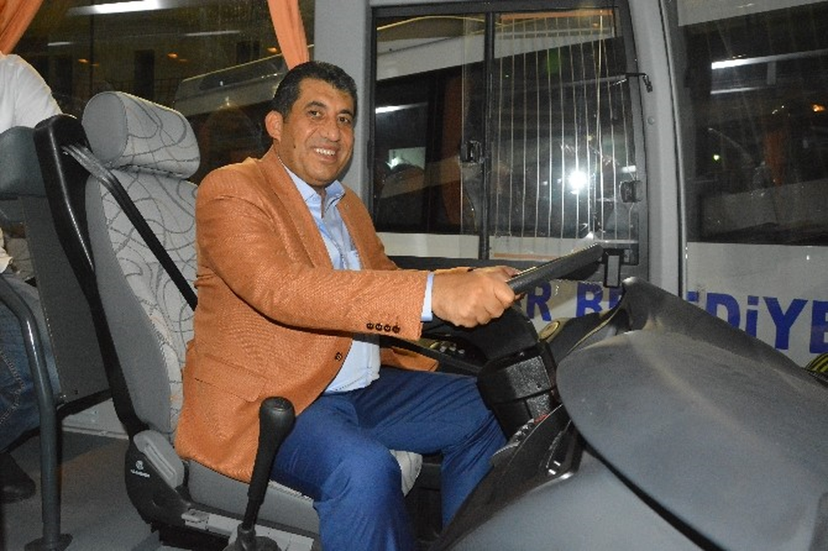 Belediye Araçları Demokrasi İçin Yürüdü